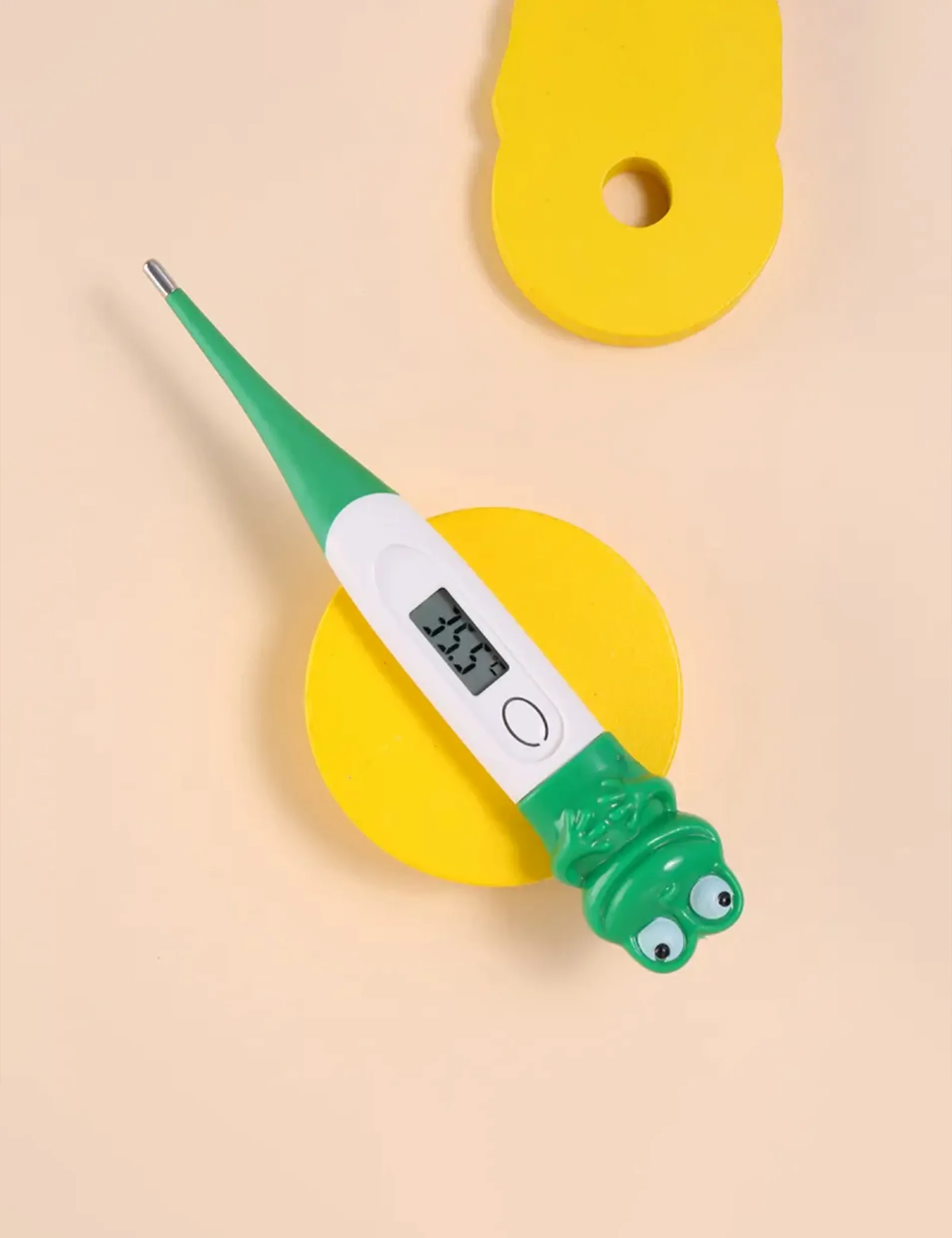 قياس حرارة الأطفال