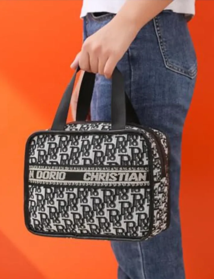 حقيبة مستحضرات تجميل