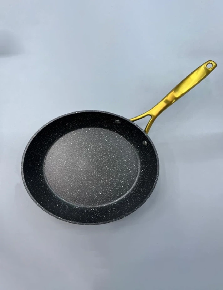 مقلاة  داني بمقبض ذهبي قطر 22سم