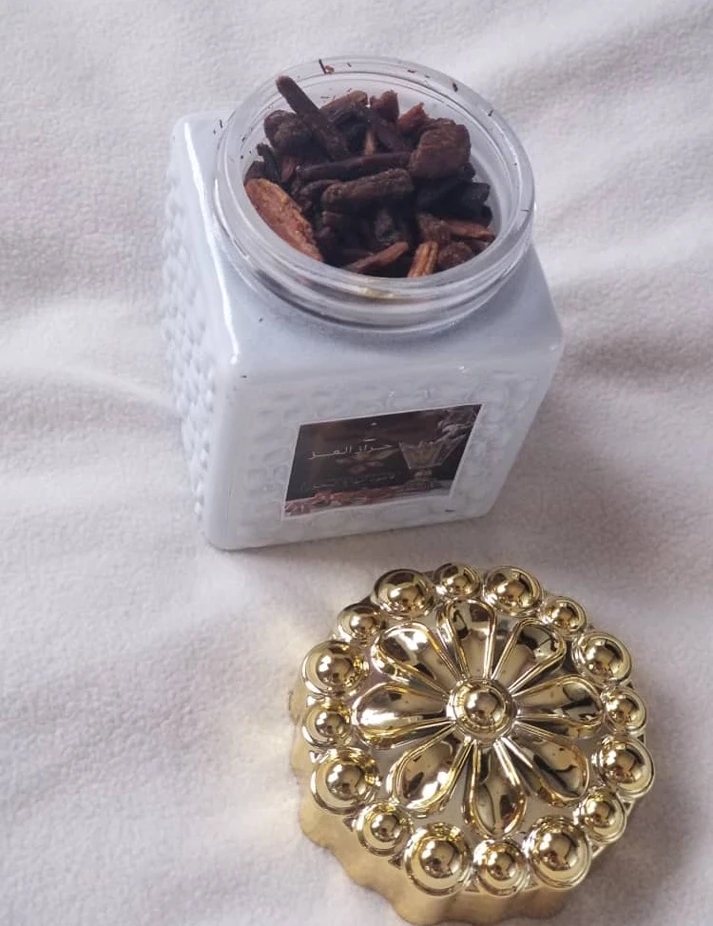 بخور عود الطيبين الابيض 50جم